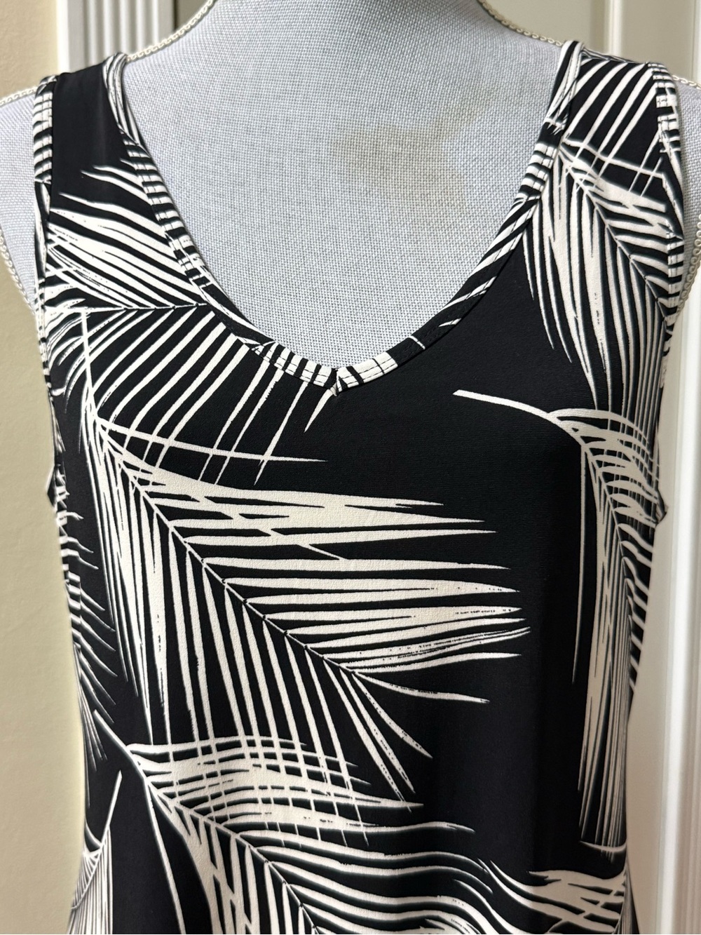 Karen Kane Black & White Palm-Print V-Neck Shift Maxi Dress NWT